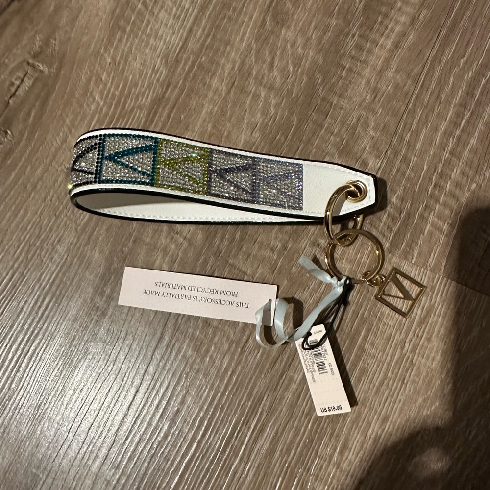 ๐ Victoria's Secret keychain - Picture 5 of 8